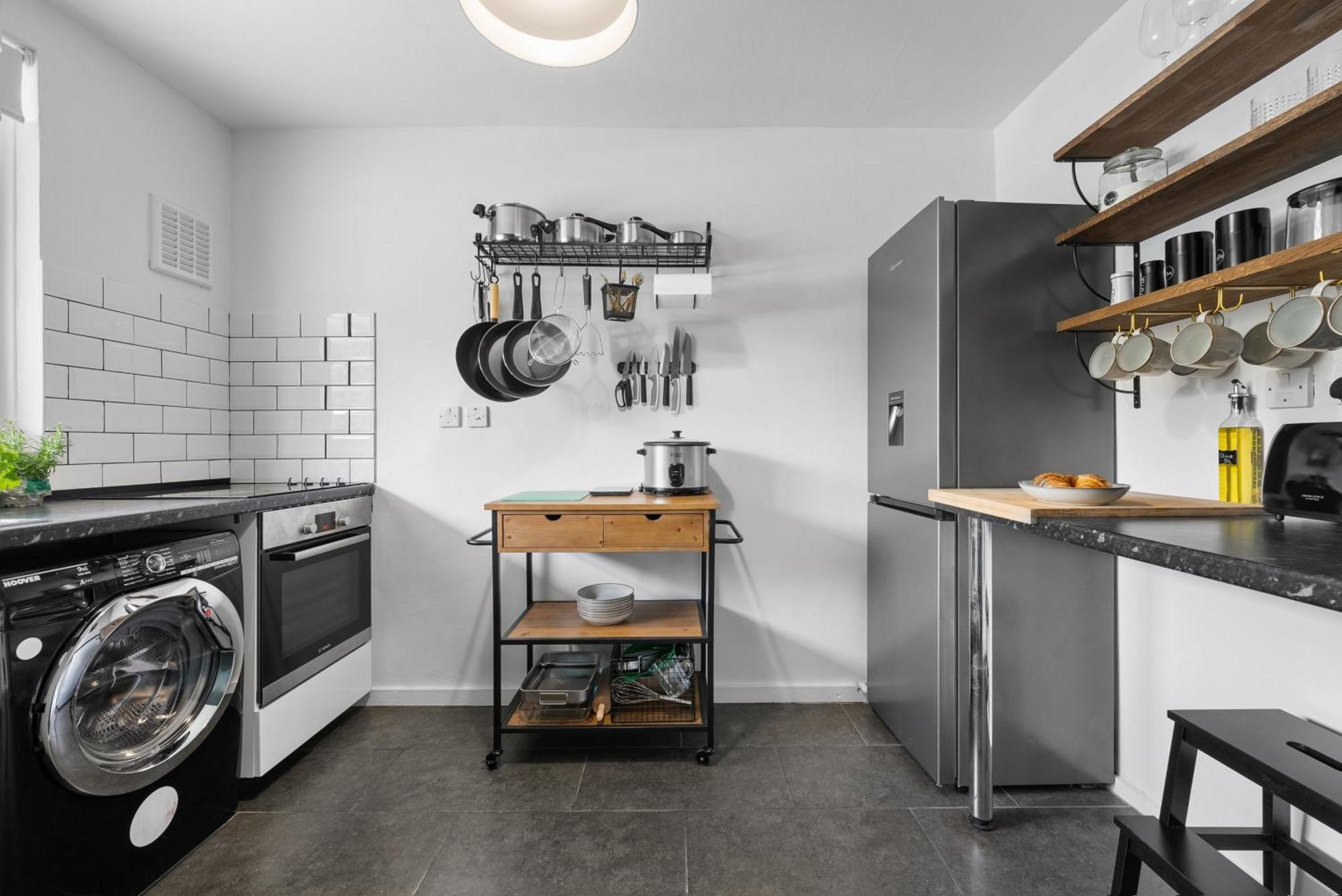 Spacious 3 Bedroom Whitechapel With Garden By Gold Londra