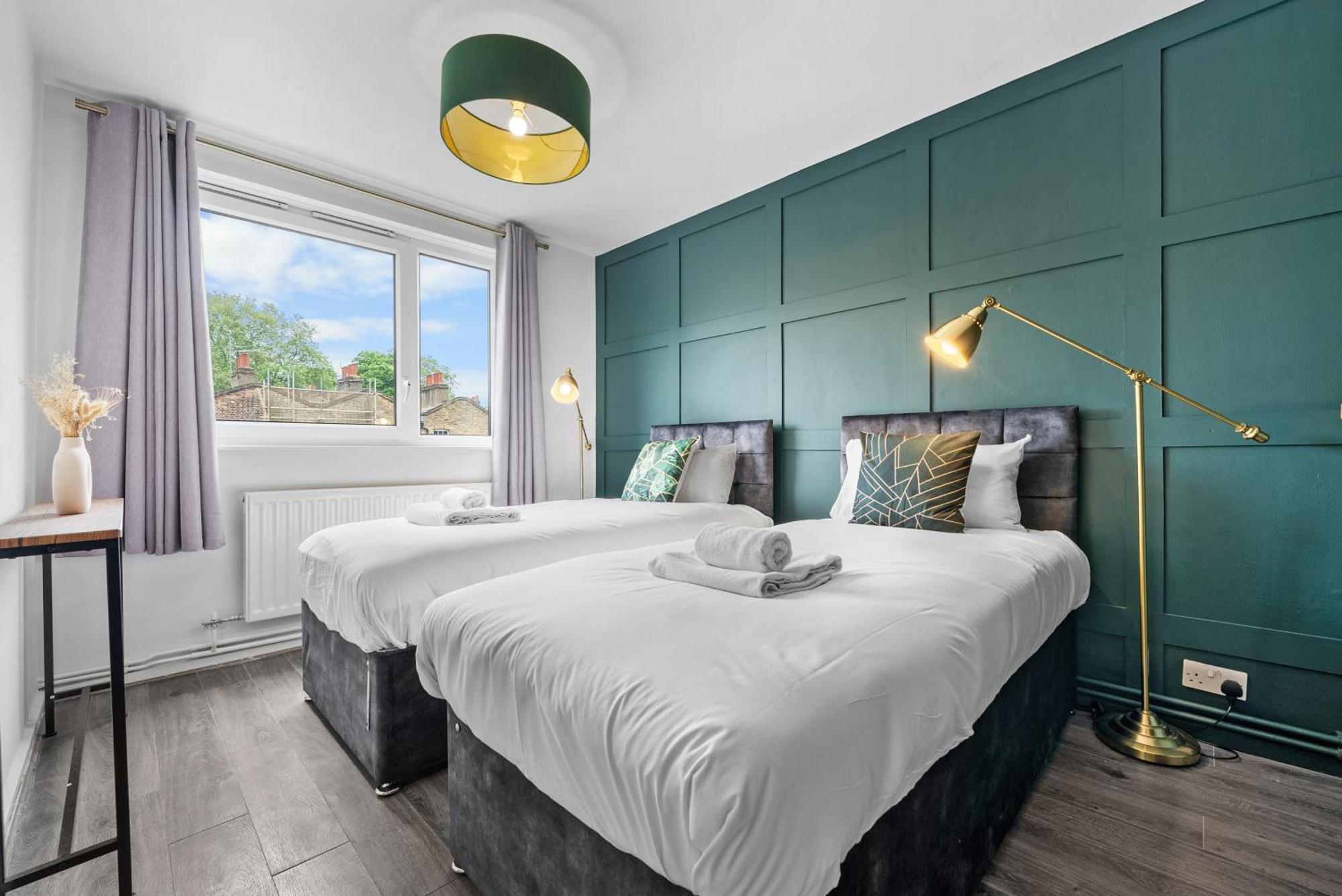 Spacious 3 Bedroom Whitechapel With Garden By Gold * Londra